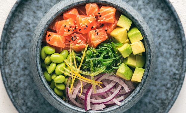 Poke de salmón