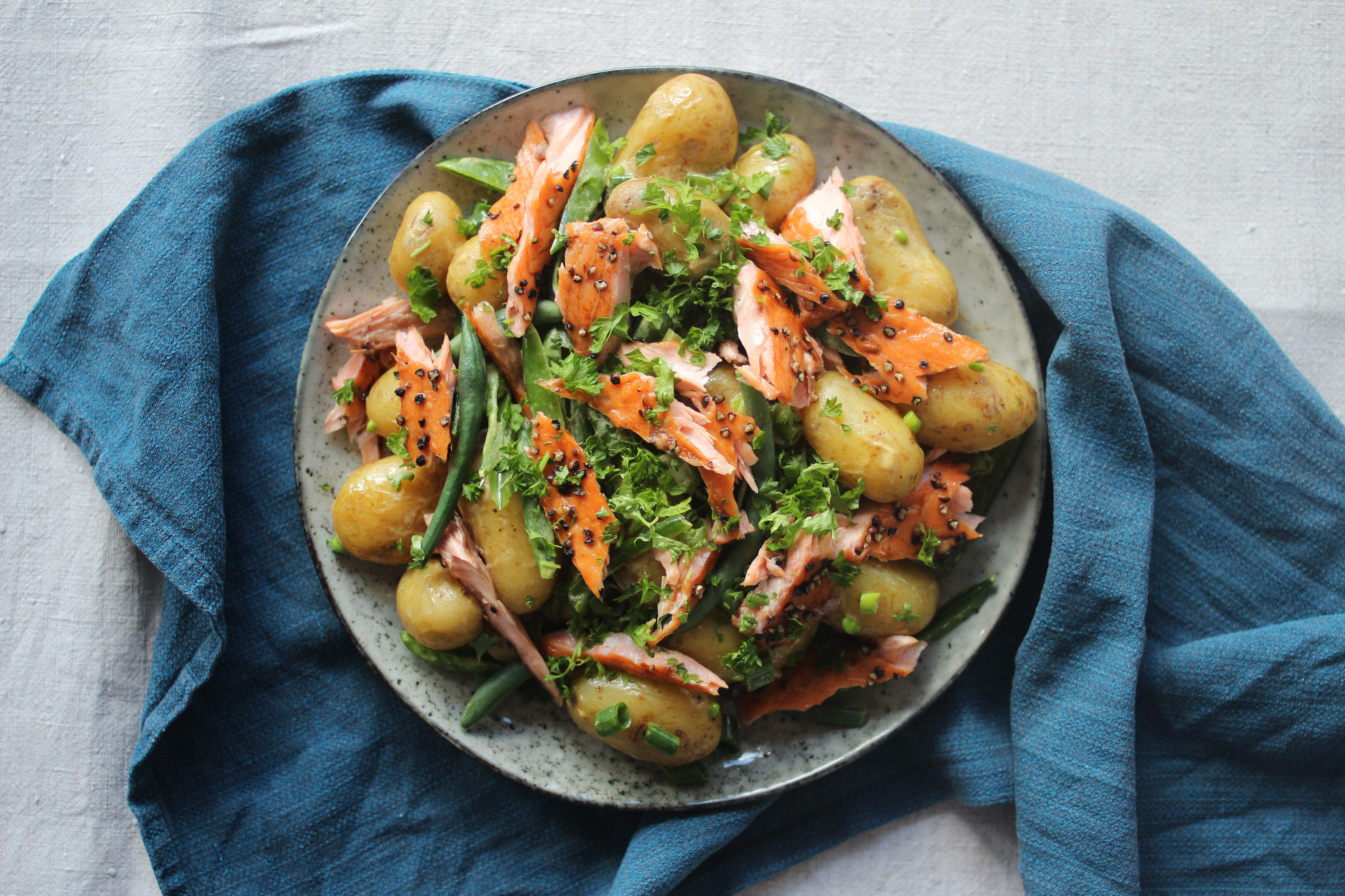 Potetsalat med rökt lax