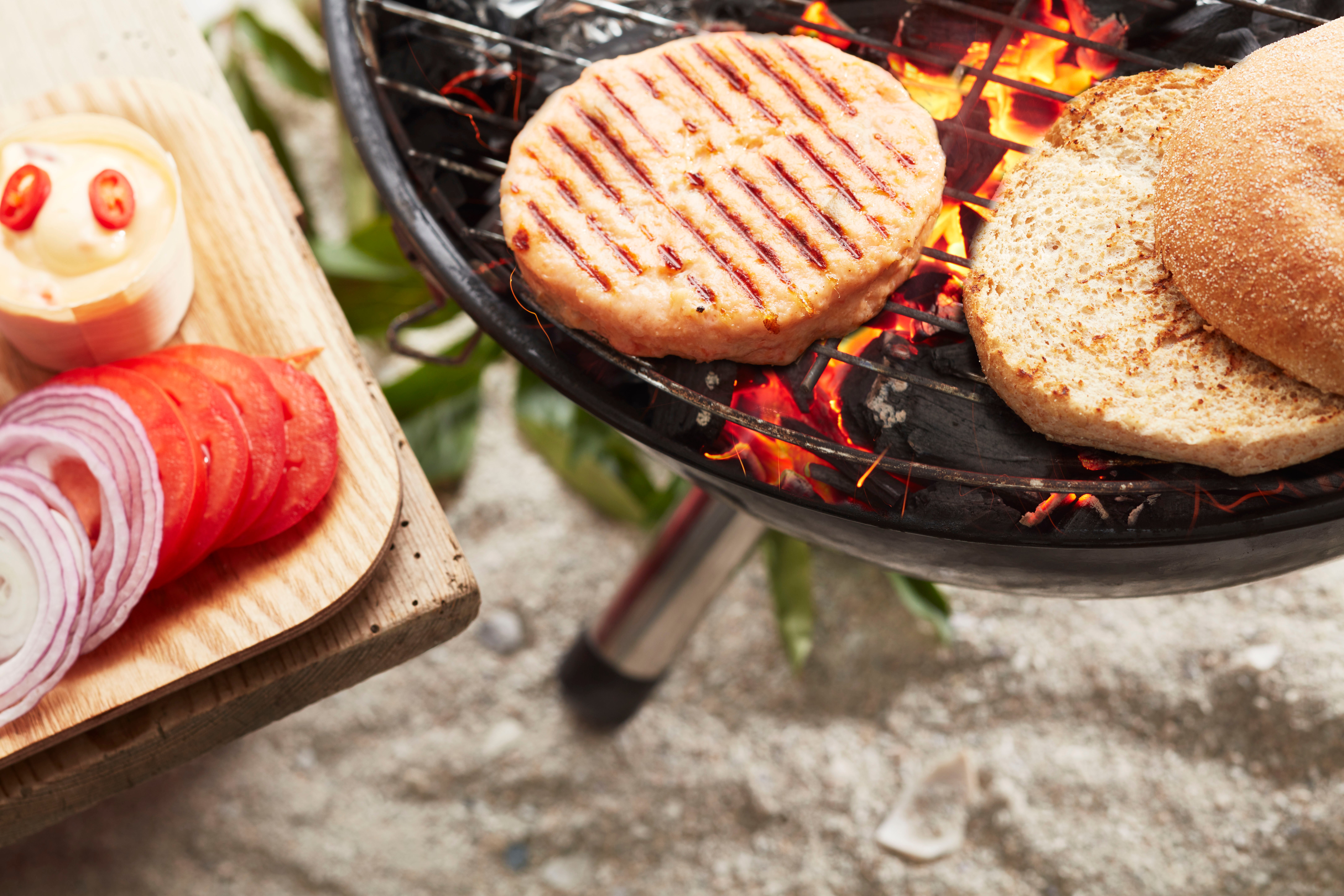 Fiskburgare på grillen