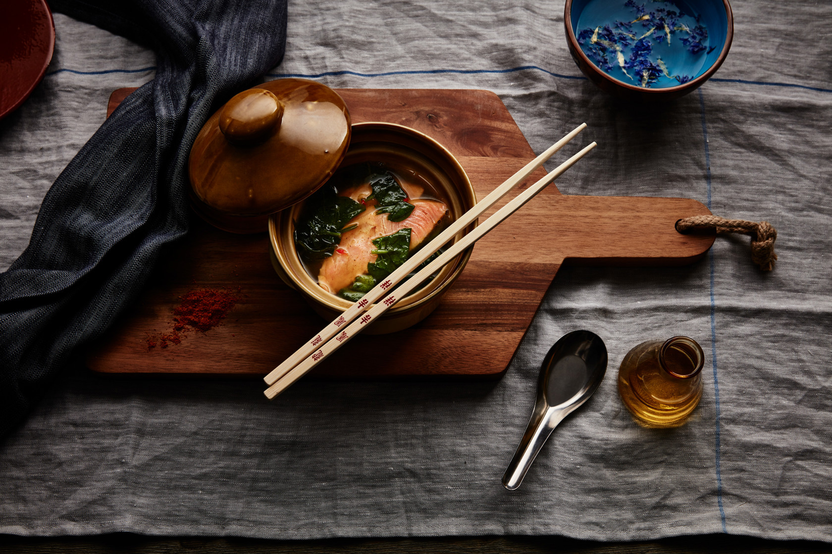 Hotpot with curry, red chilli, spinach and salmon