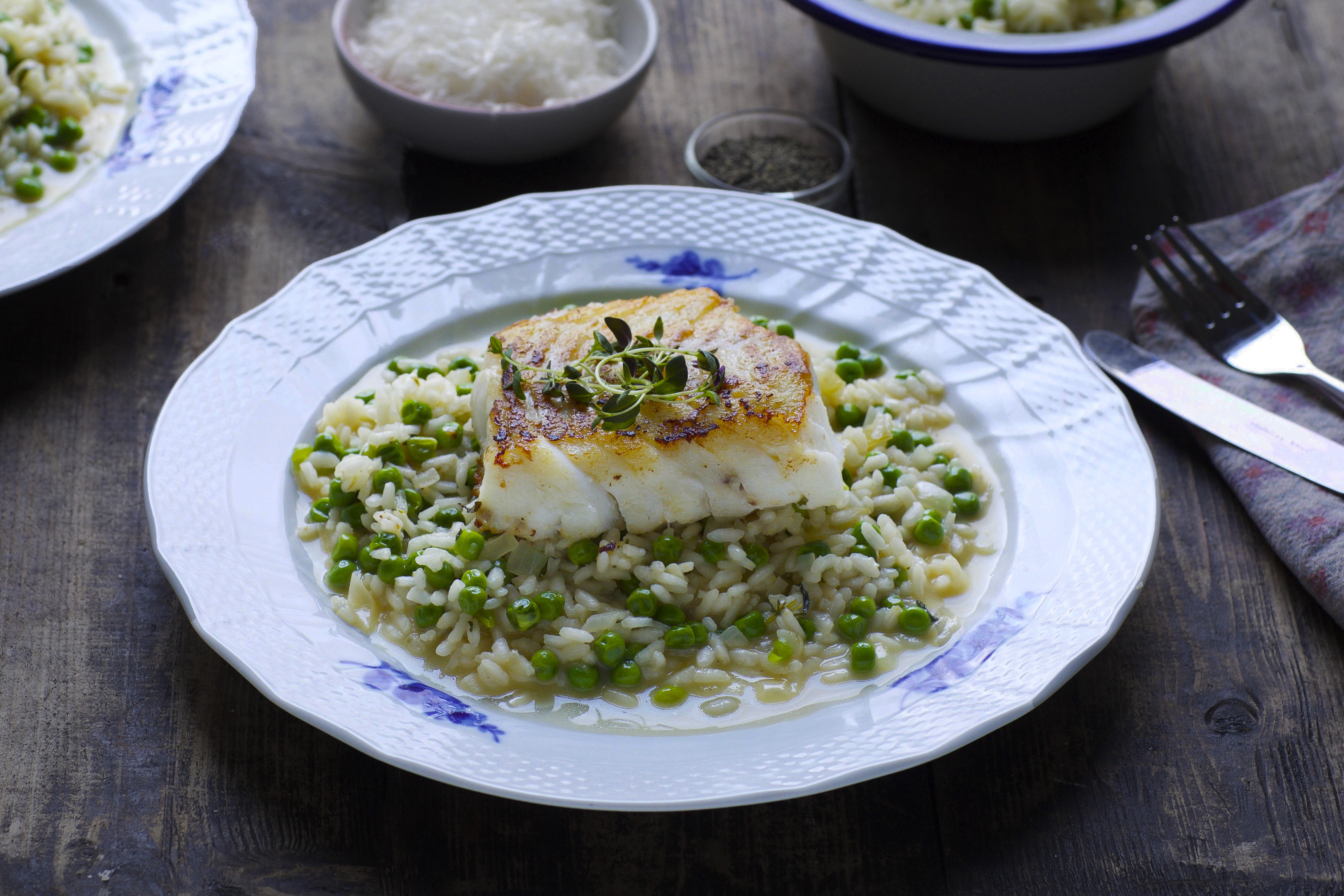 Pannestekt skrei med risotto og erter