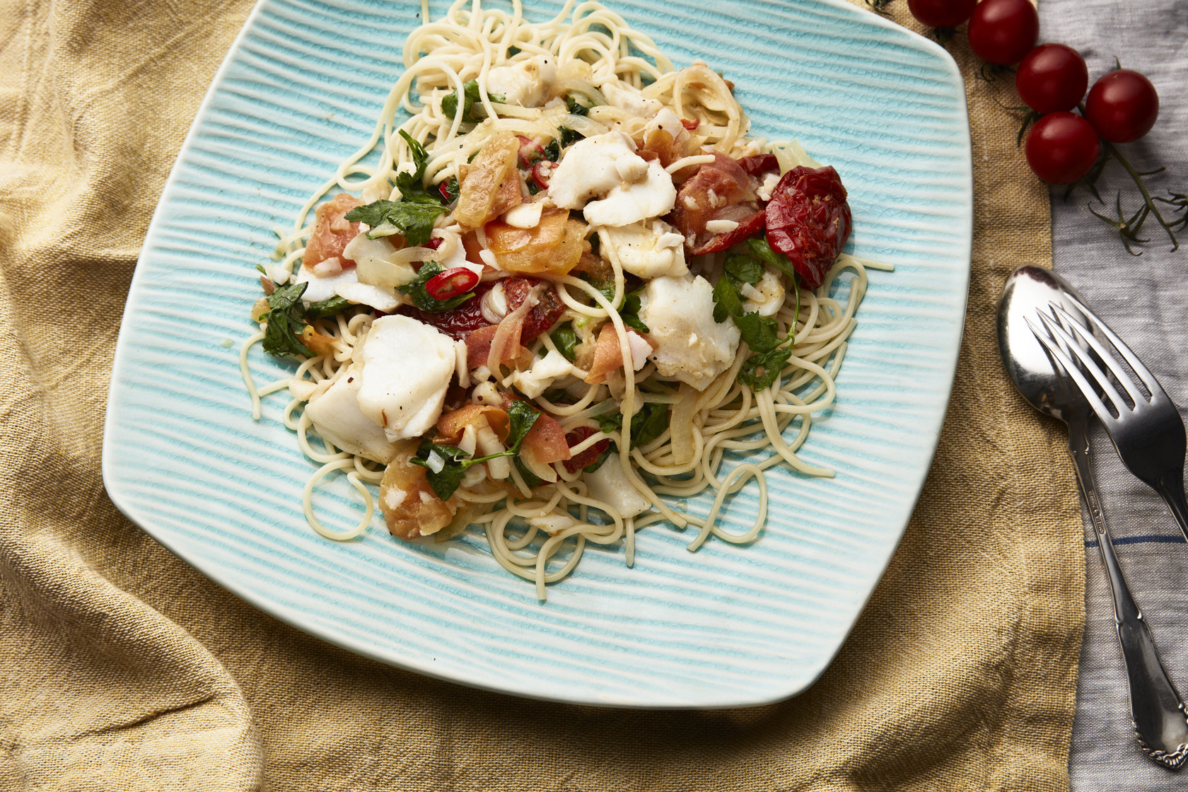 Spaghetti with cod, olive oil and sun-dried tomatoes