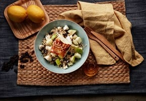 Stekt skrei med quinoa, fetaost, eple og rosin