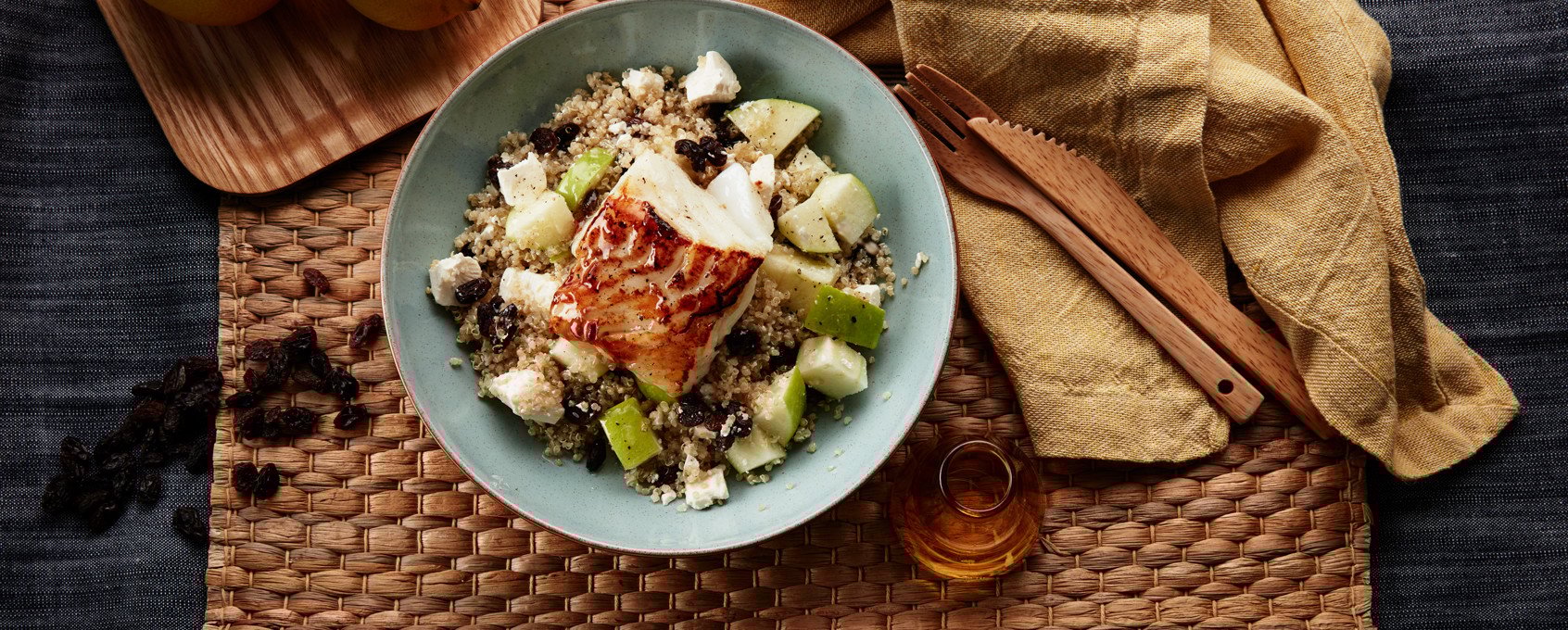 Stekt skrei med quinoa, fetaost, eple og rosin