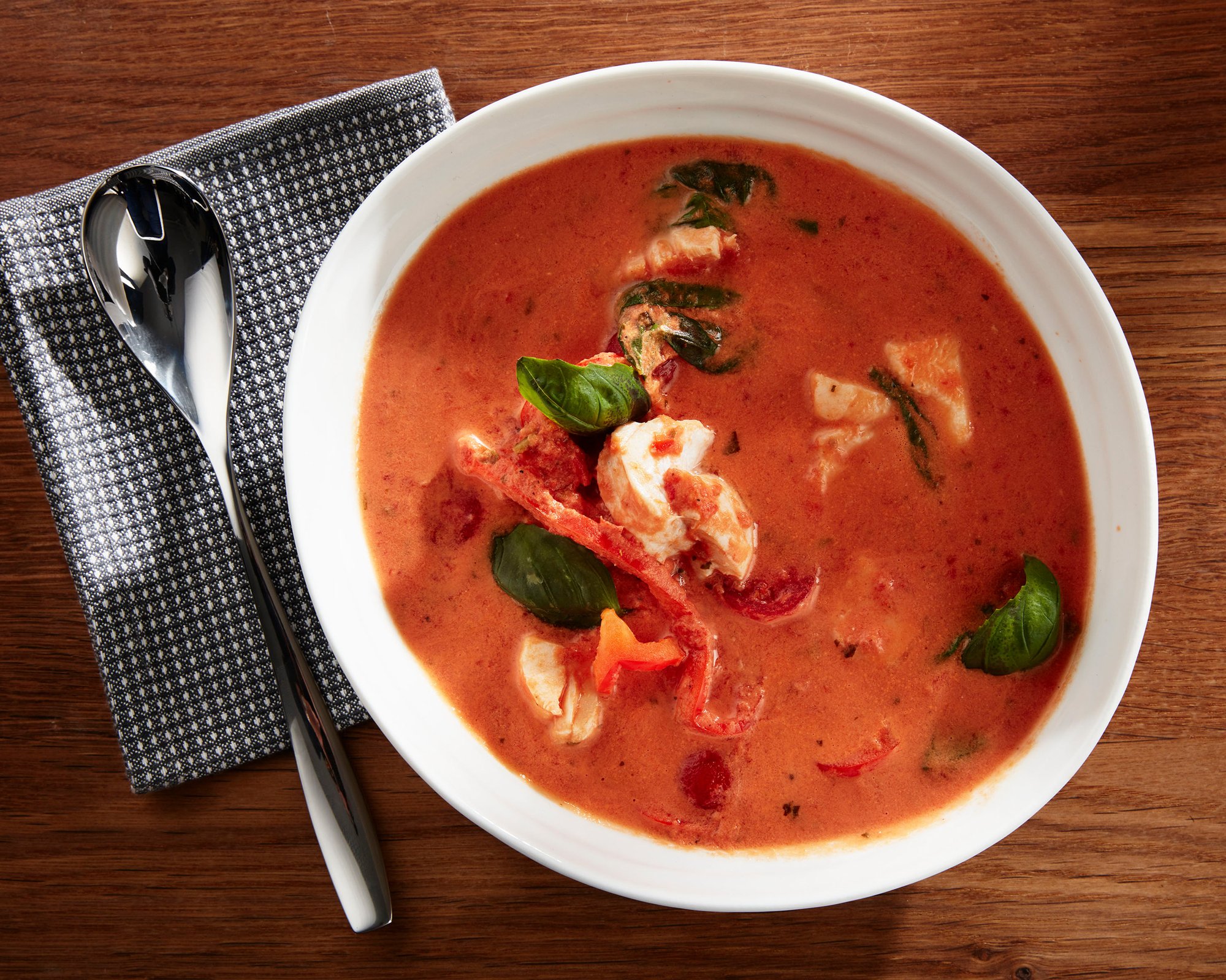 Tomatbasert fiskesuppe