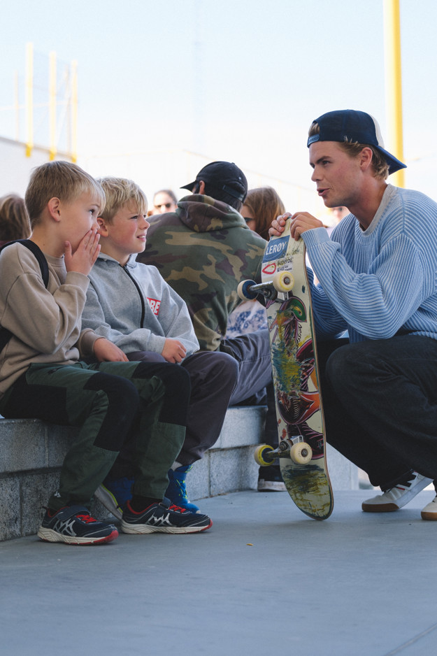 Skaters talking during Norwegian Championship