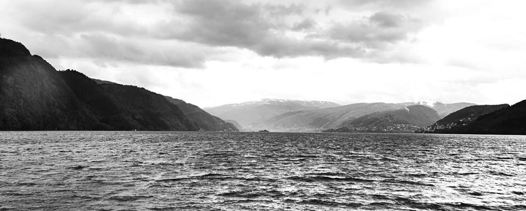 Fjord og fjell ved Osterøy
