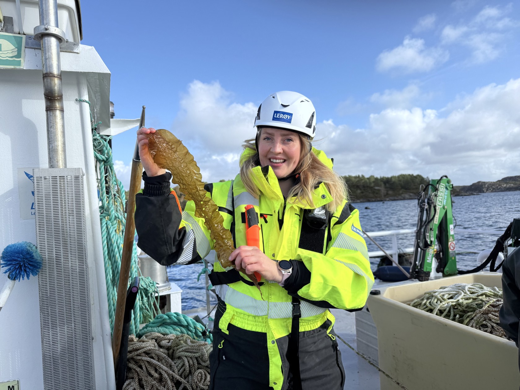 Malin Kleppe showing off kelp.