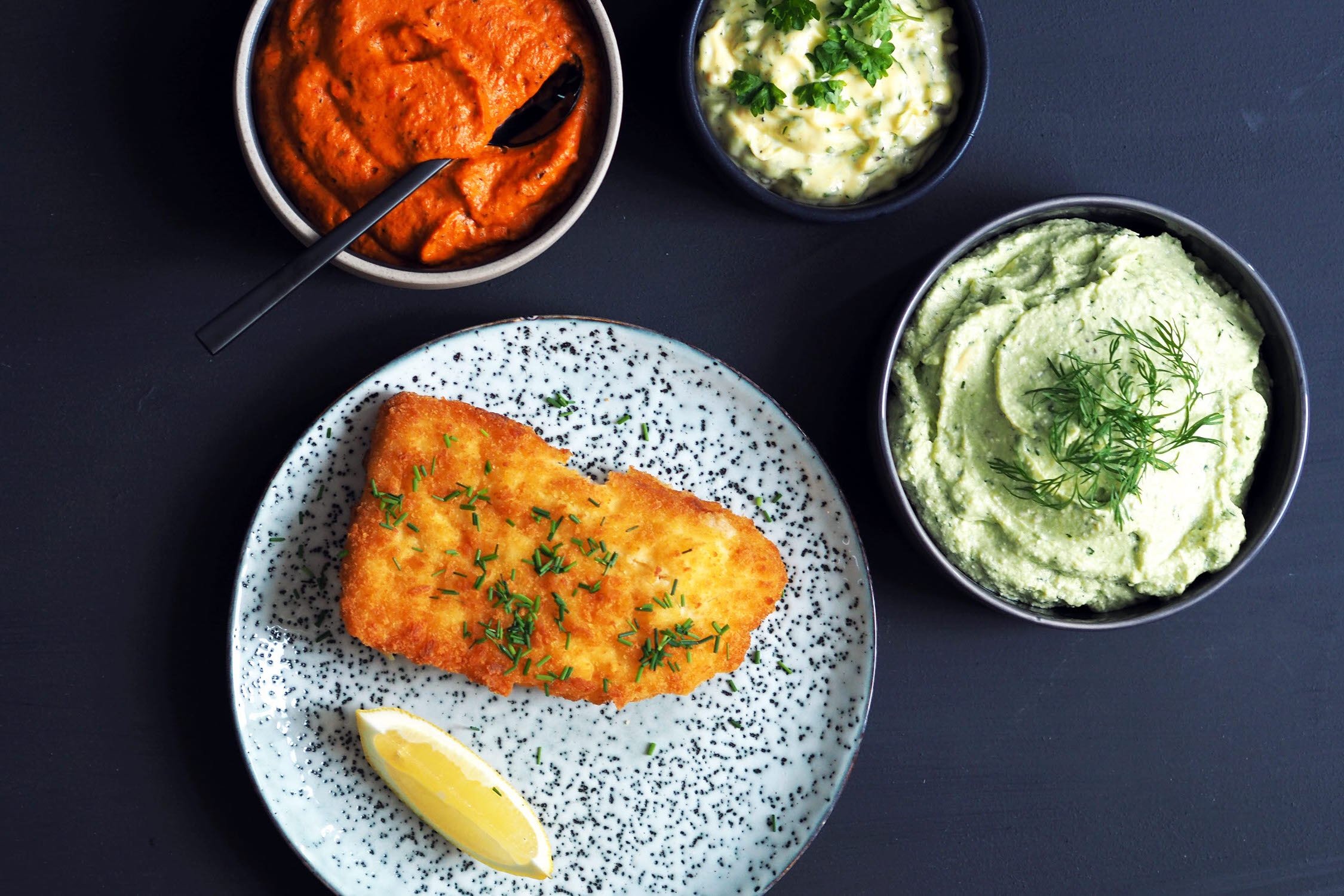 Panert torsk med tre dipper