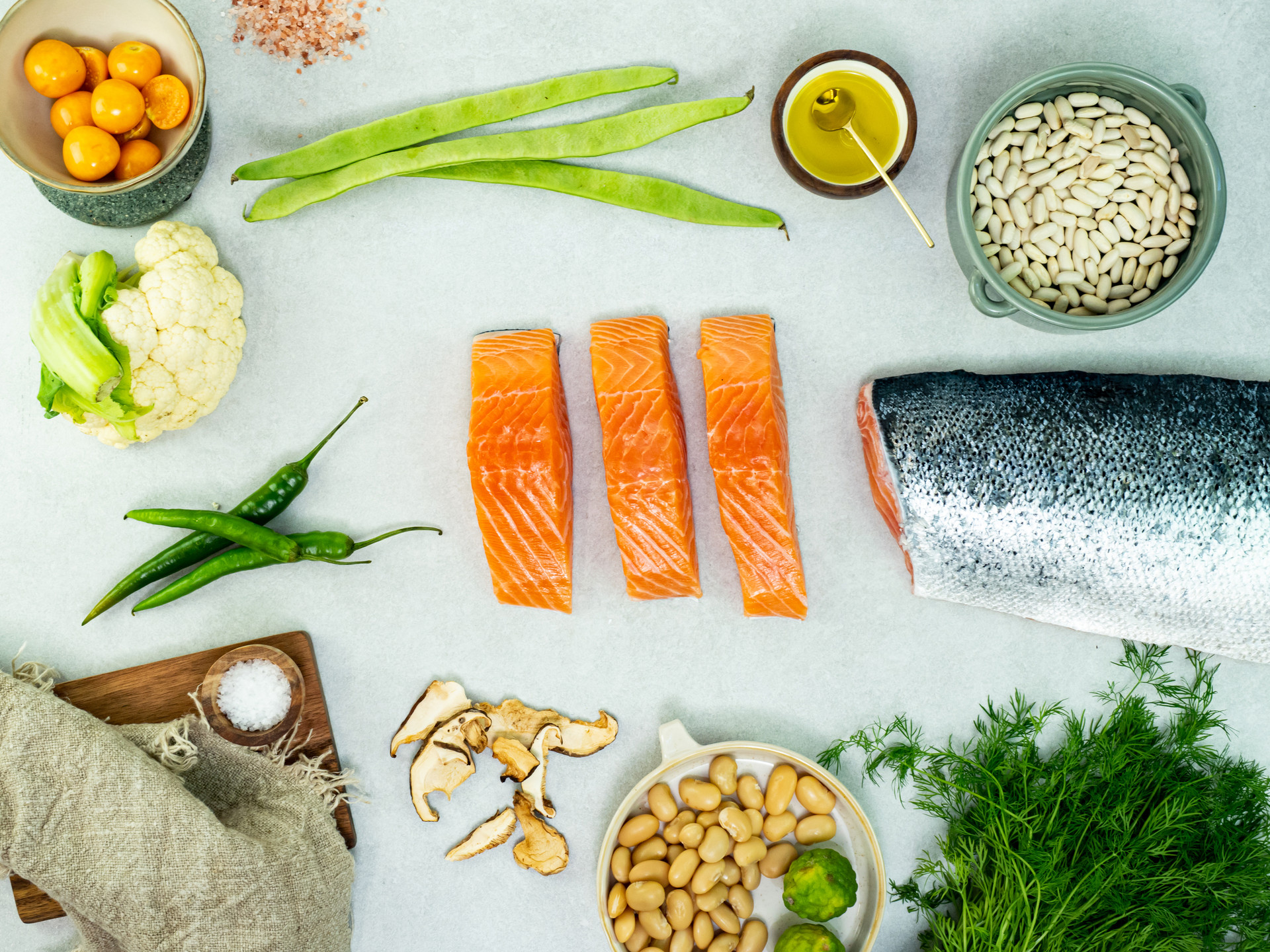 Organic salmon portions with vegetables