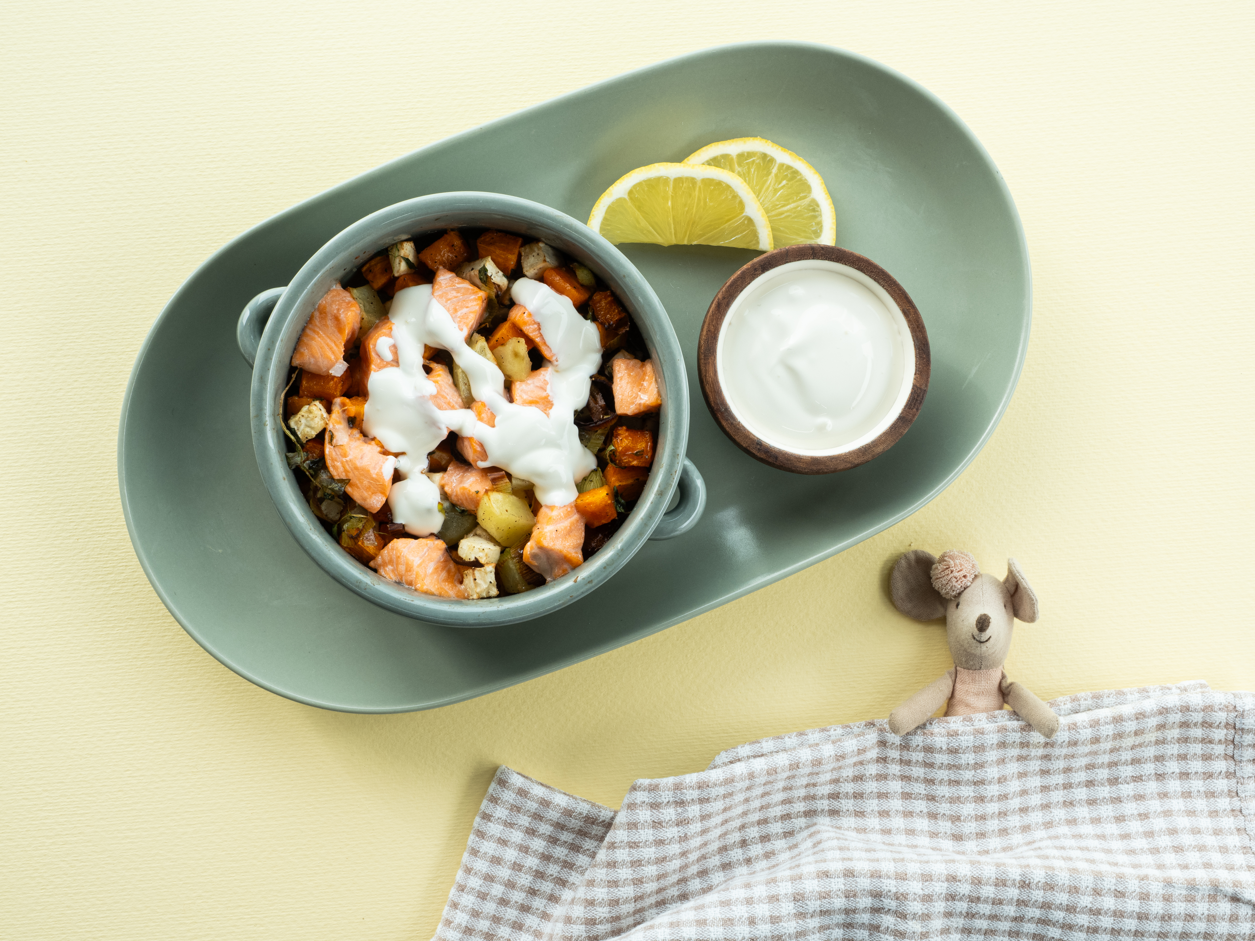 Ovnsbakt ørret og rotgrønnsaker