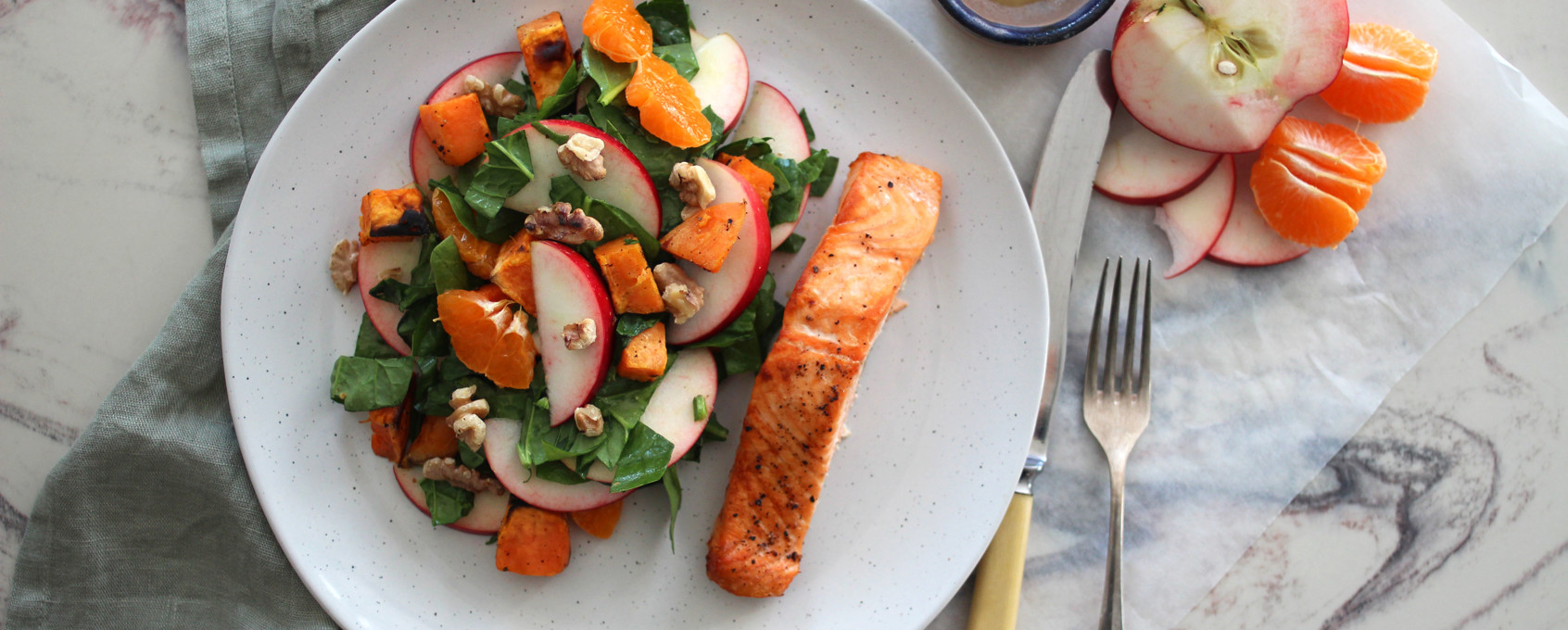 Bakt laks med søtpotet og sitrussalat