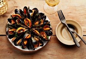 Mussels with garlic and parsley
