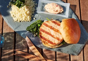 Fiskeburger med spinatmiks og couscous