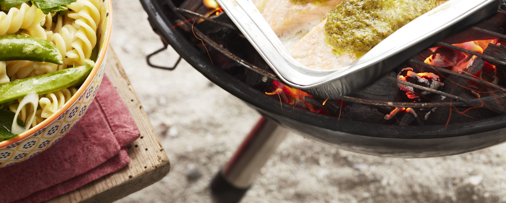 Grillad lax med pesto och pastasallad