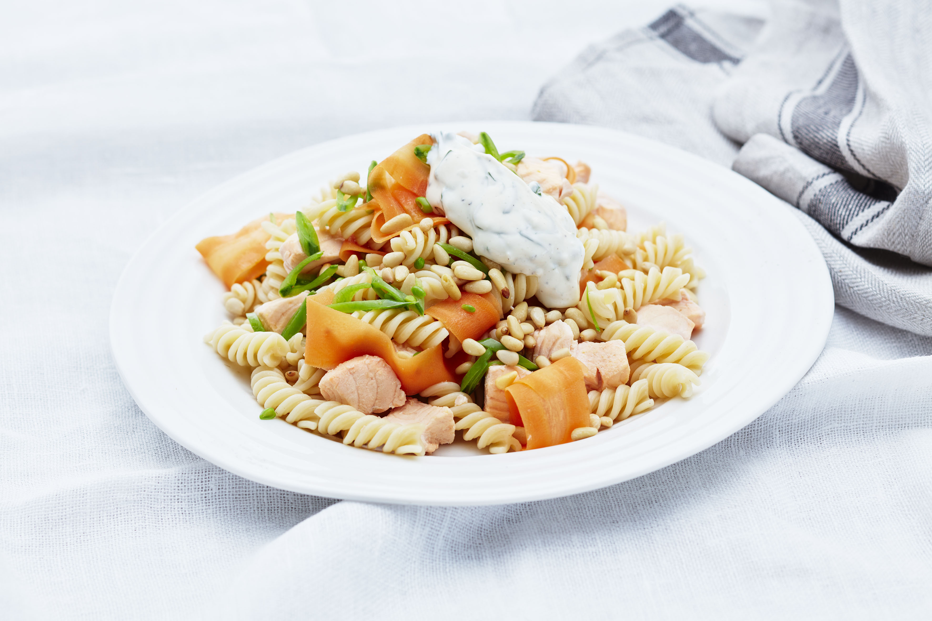 Hvit pasta med laks og drømmelett