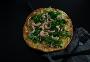 Hvit pizza med reker