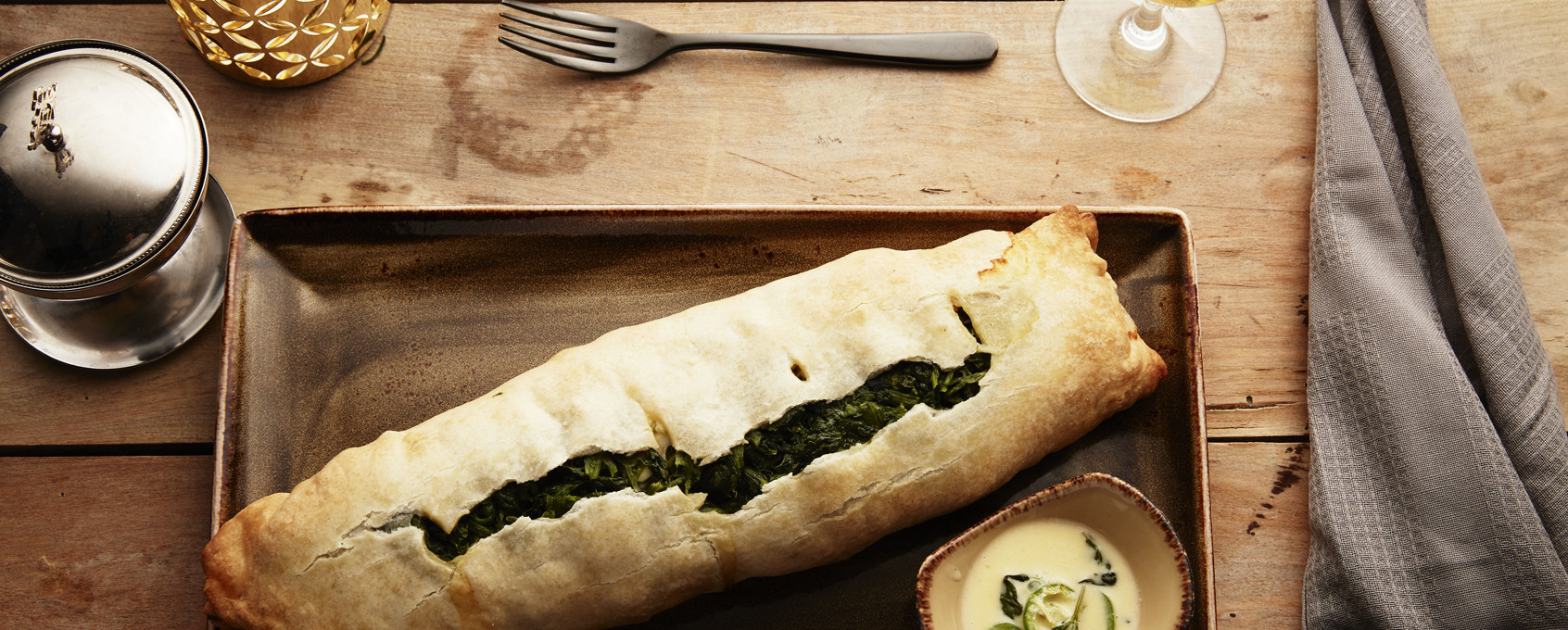 Salmon en croûte with spinach and feta cheese