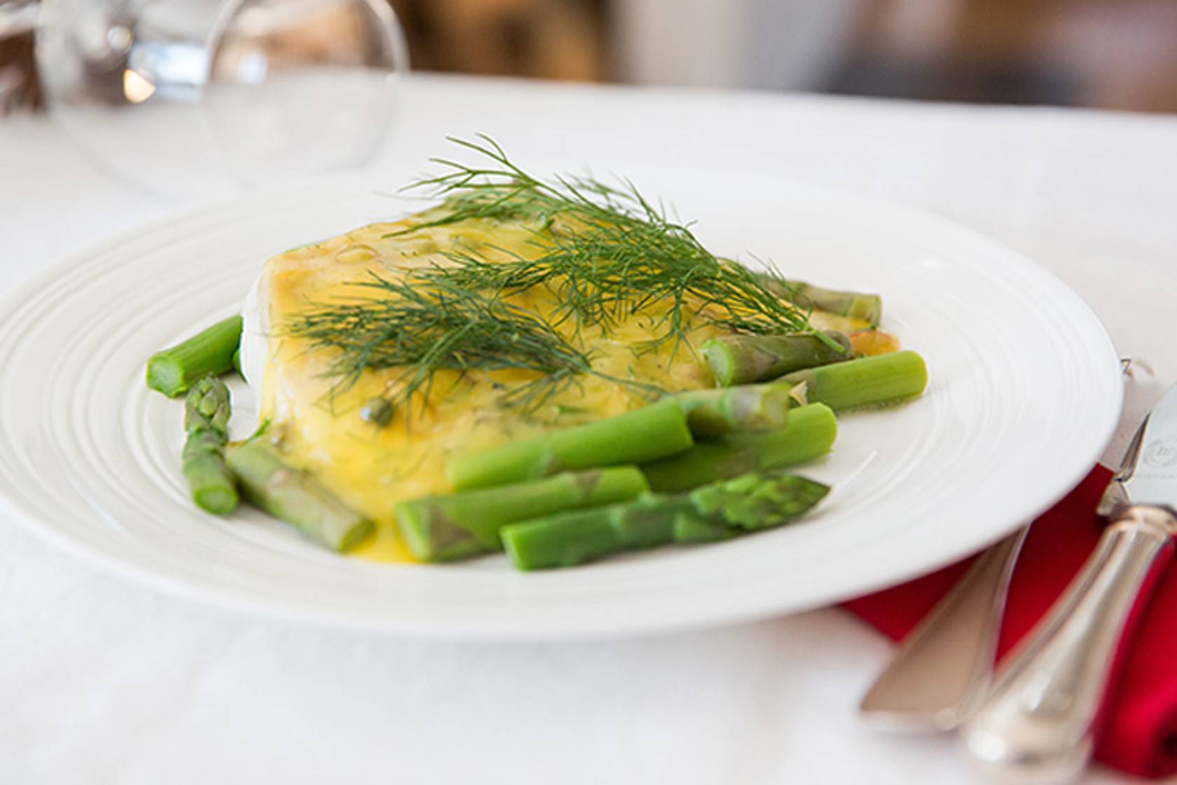 Halibut with asparagus and dill
