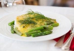 Halibut with asparagus and dill