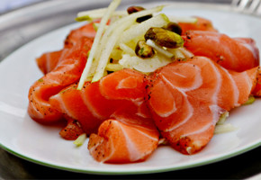 Laks med fennikkelsalat