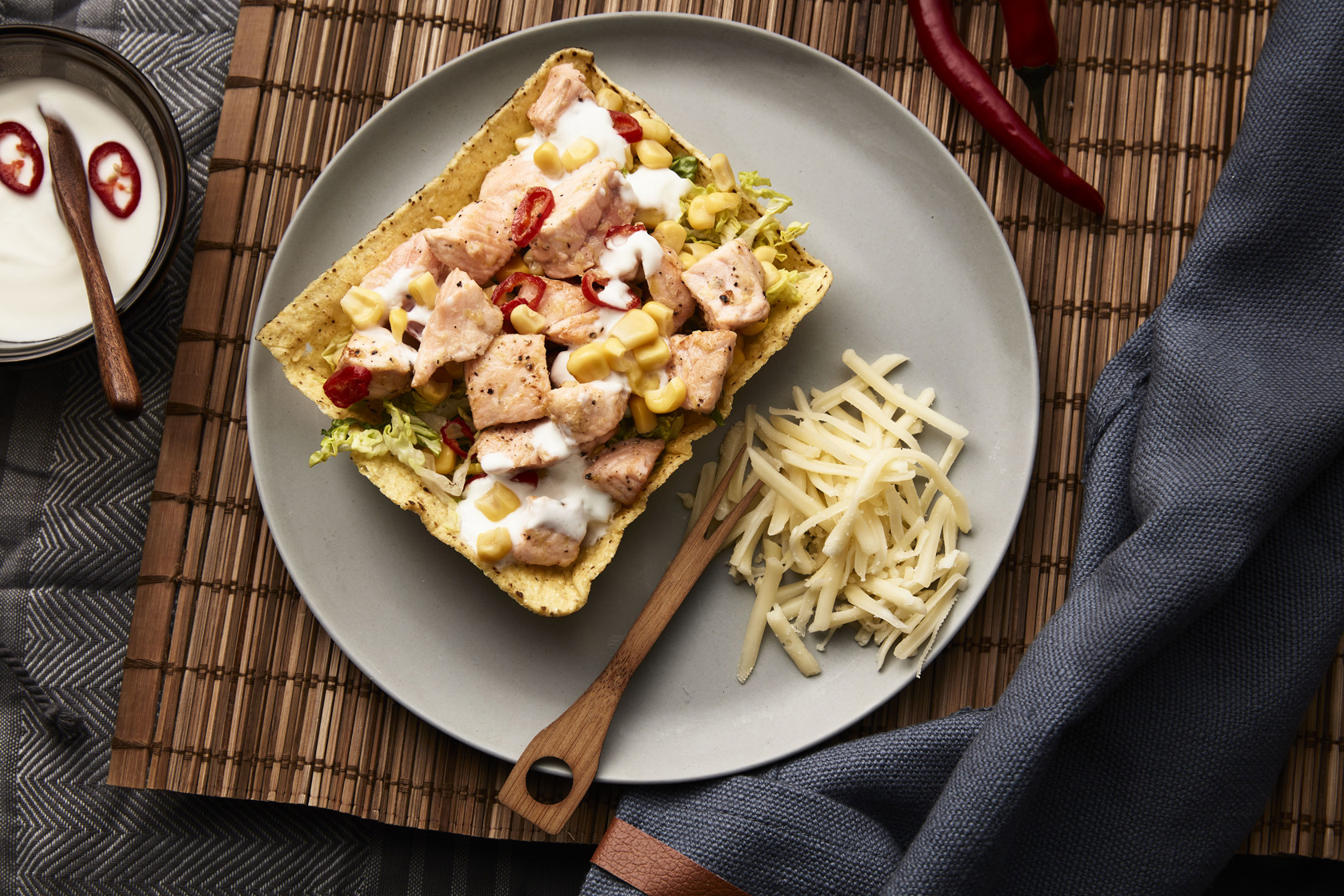 Salmon taco with chilli and grated cheese