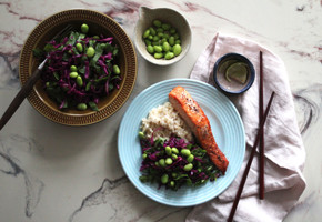 Ovnsbakt laks med kokosris og sprø salat