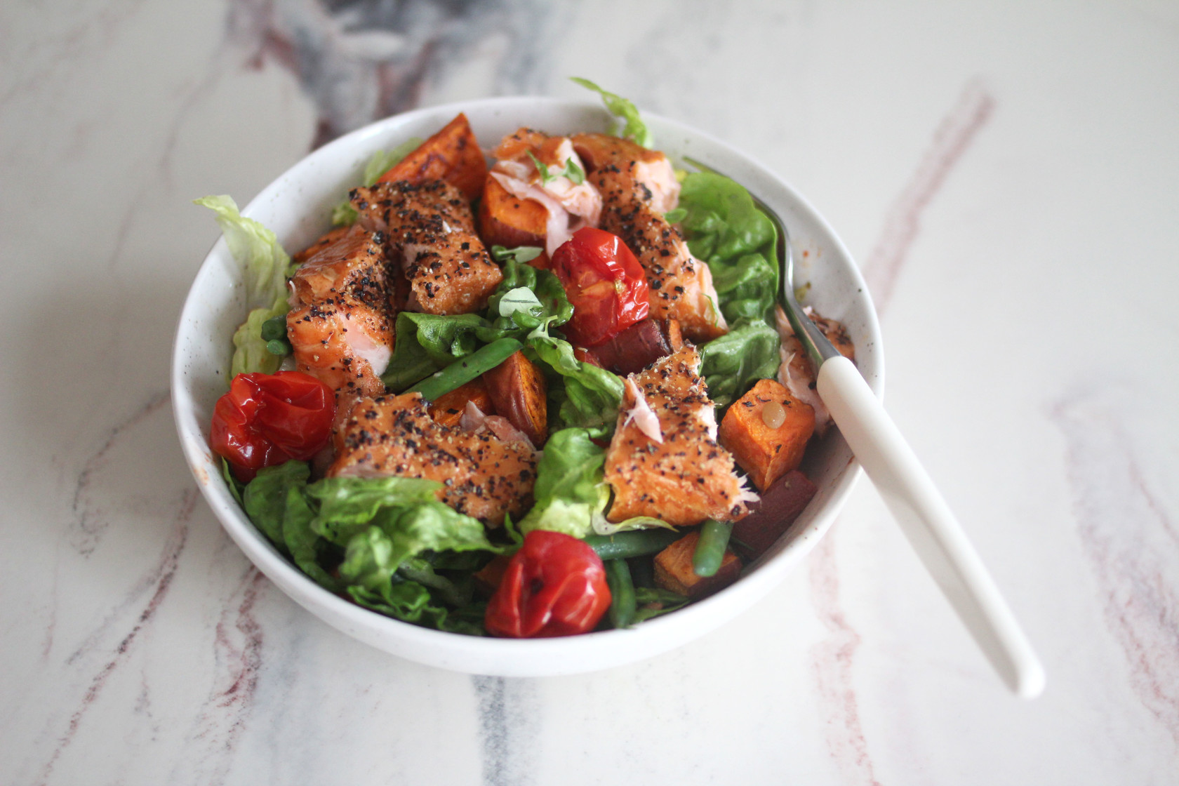 Baked salmon with lentil salad and warm tomatoes