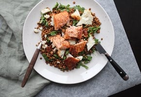 Baked salmon with lentil salad