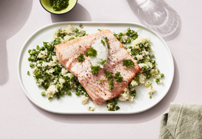 Ovnsbakt ørretfilet med couscous og pisket kremost