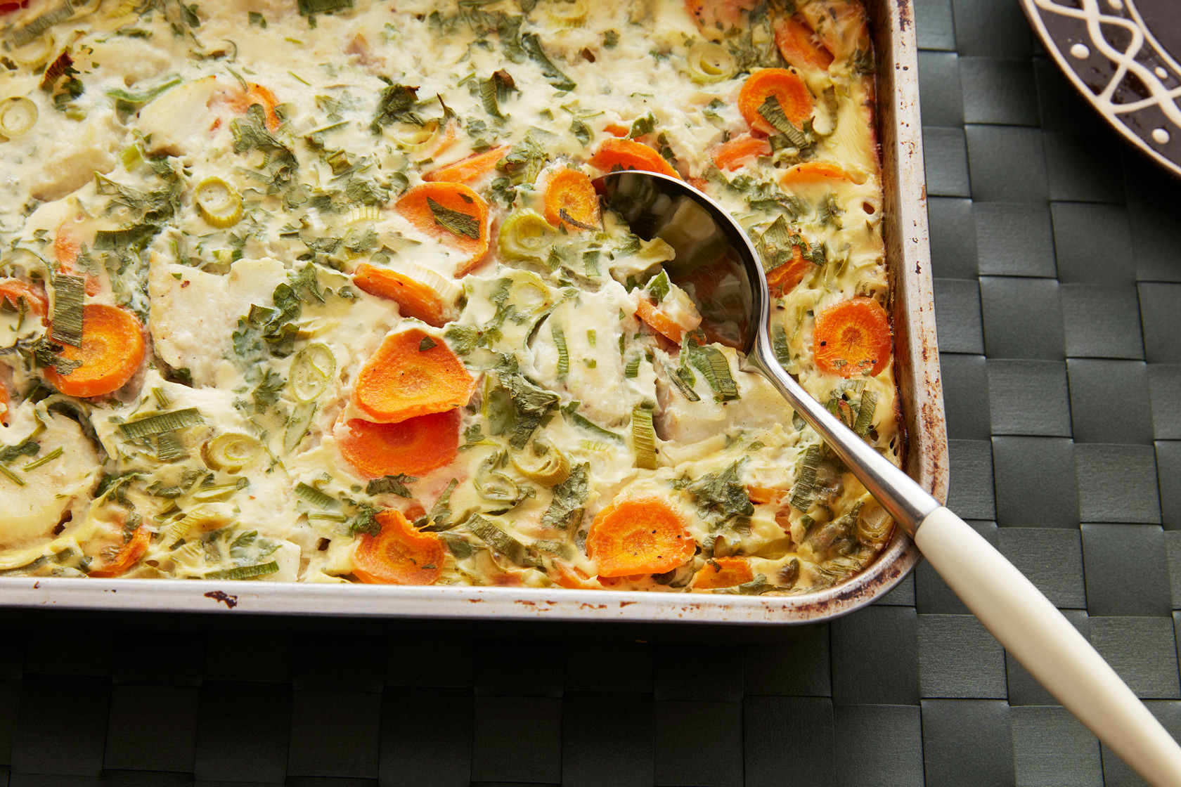 Baked cod with white sauce