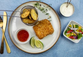 Sprøpanert torskefilet med båtpoteter