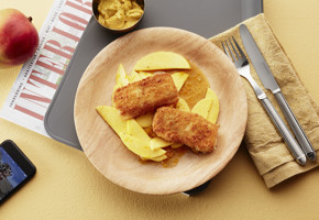 Sprøpanert torsk med karrimajones og mangosalat