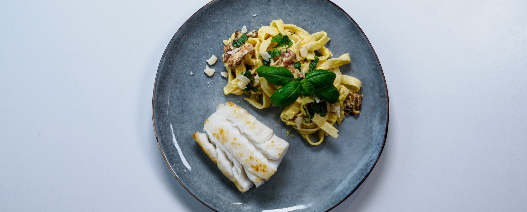 Pasta carbonara med torsk og bacon