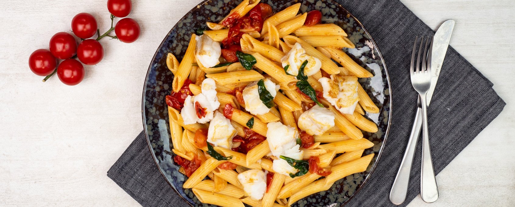 Pasta med torsk og tomatsaus