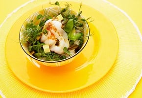 Poké bowl with halibut, avocado and mint