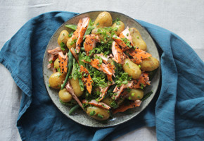 Potetsalat med ørret og honningdressing