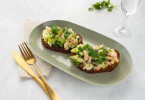 Skiver med reker og avokado