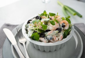 Rekesalat i yoghurt med hvitløk og sorte oliven