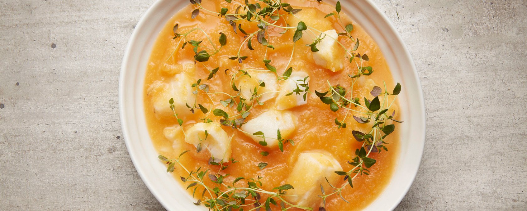 Grønnsakssuppe med torsk, timian og rotgrønnsaker