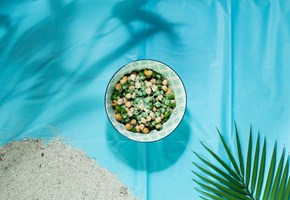 Salat med kikerter og mynteyoghurt