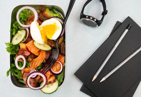 Salat med røkt ørret