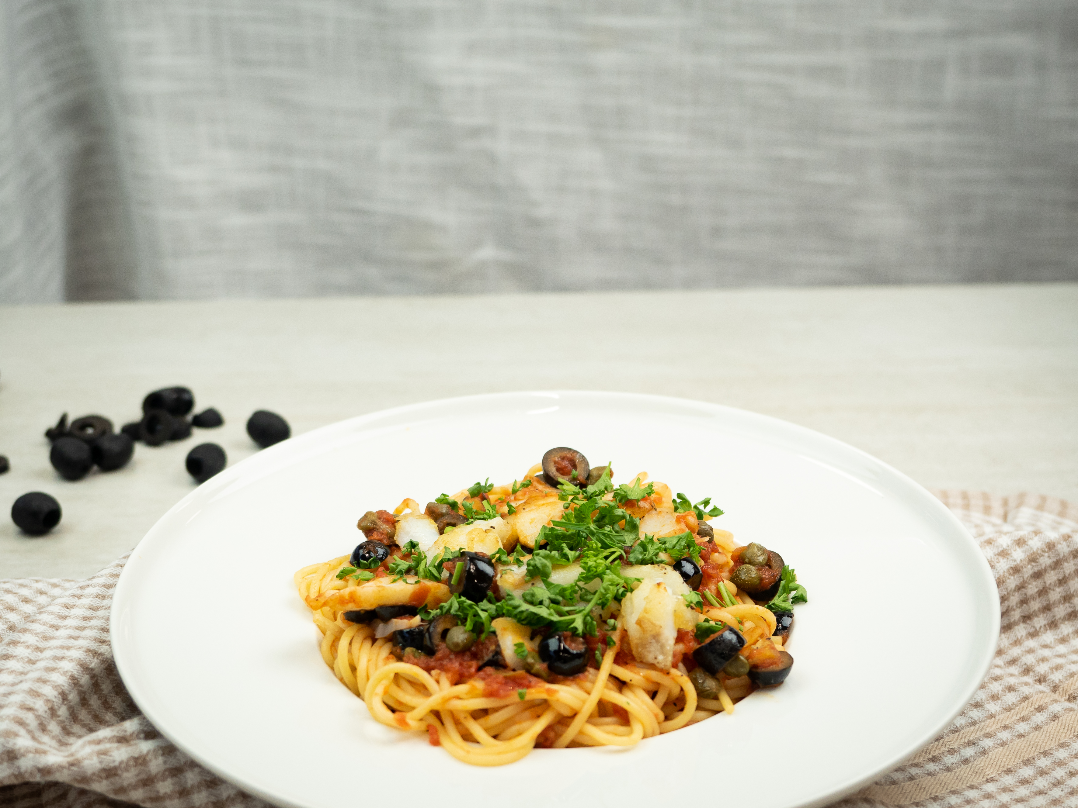 Spagetti med torsk og tomatsaus