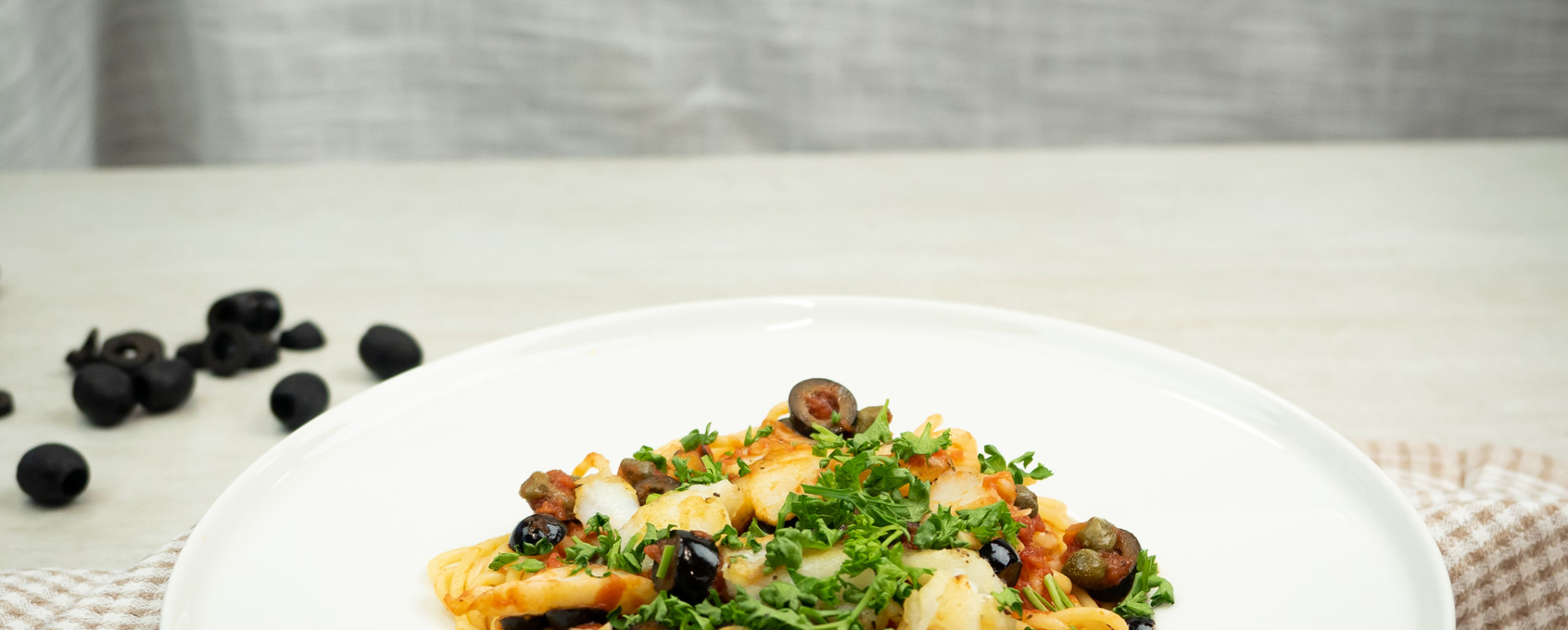 Spagetti med torsk og tomatsaus