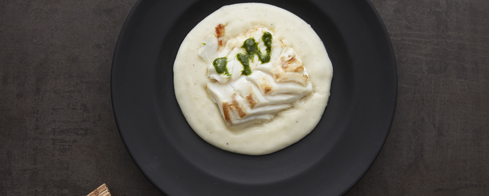 Stekt torsk med potetpuré og urtedressing