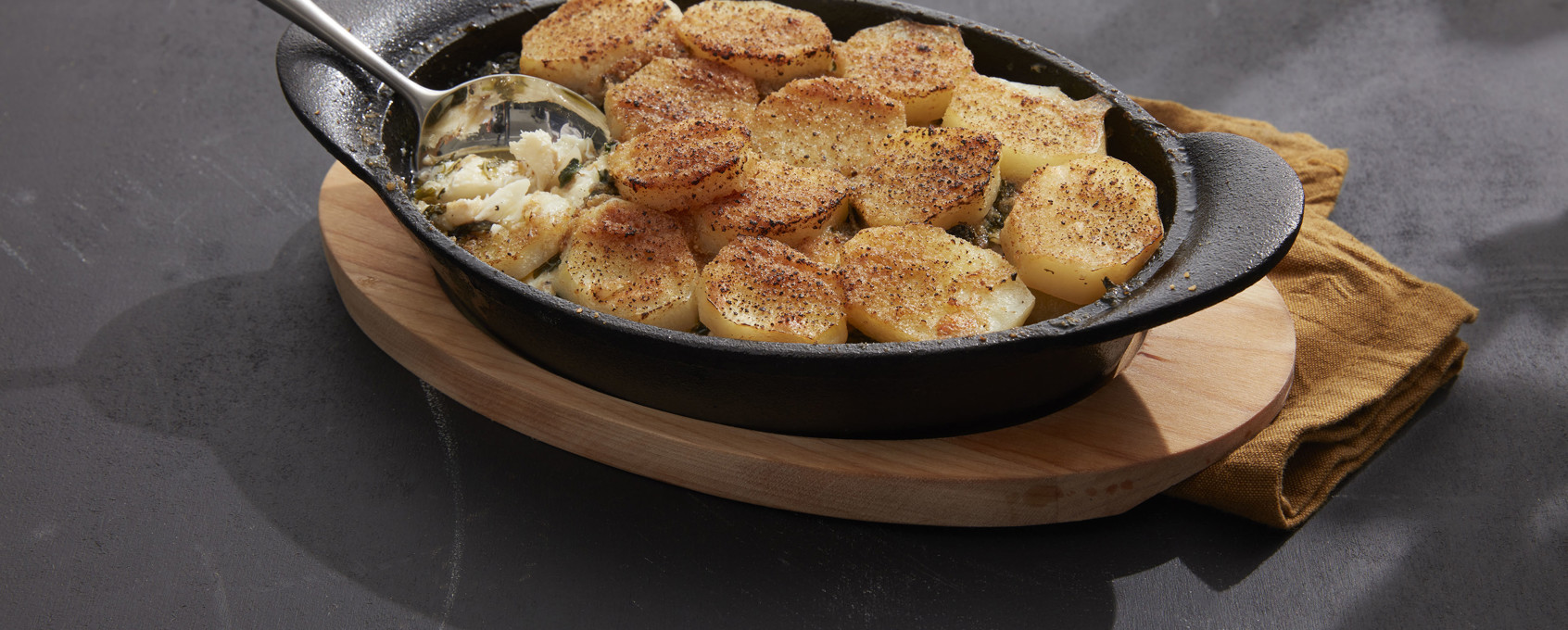 Torsk i form med crunchy poteter og basilikum