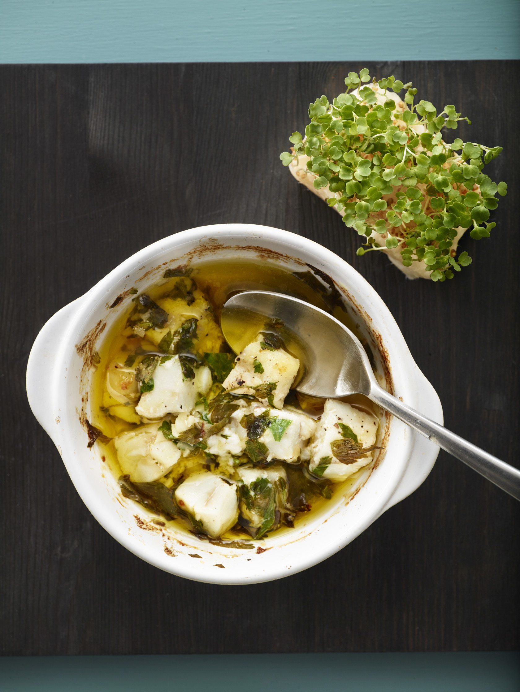 Oven-baked cod with garlic
