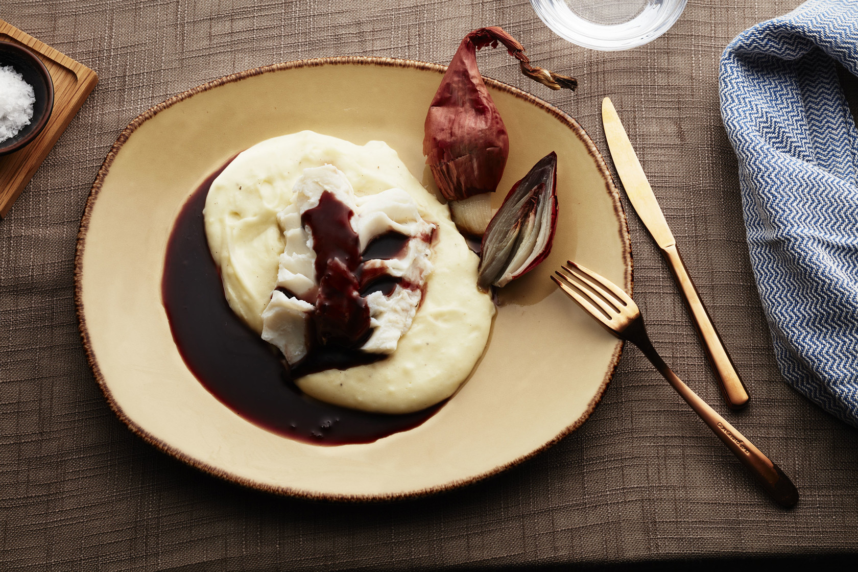 Cod with potato and garlic purée, red wine sauce and salt-baked shallots