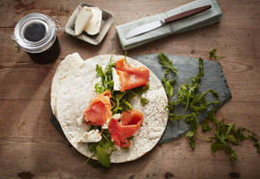 Wraps med røkelaks kremost og ruccola