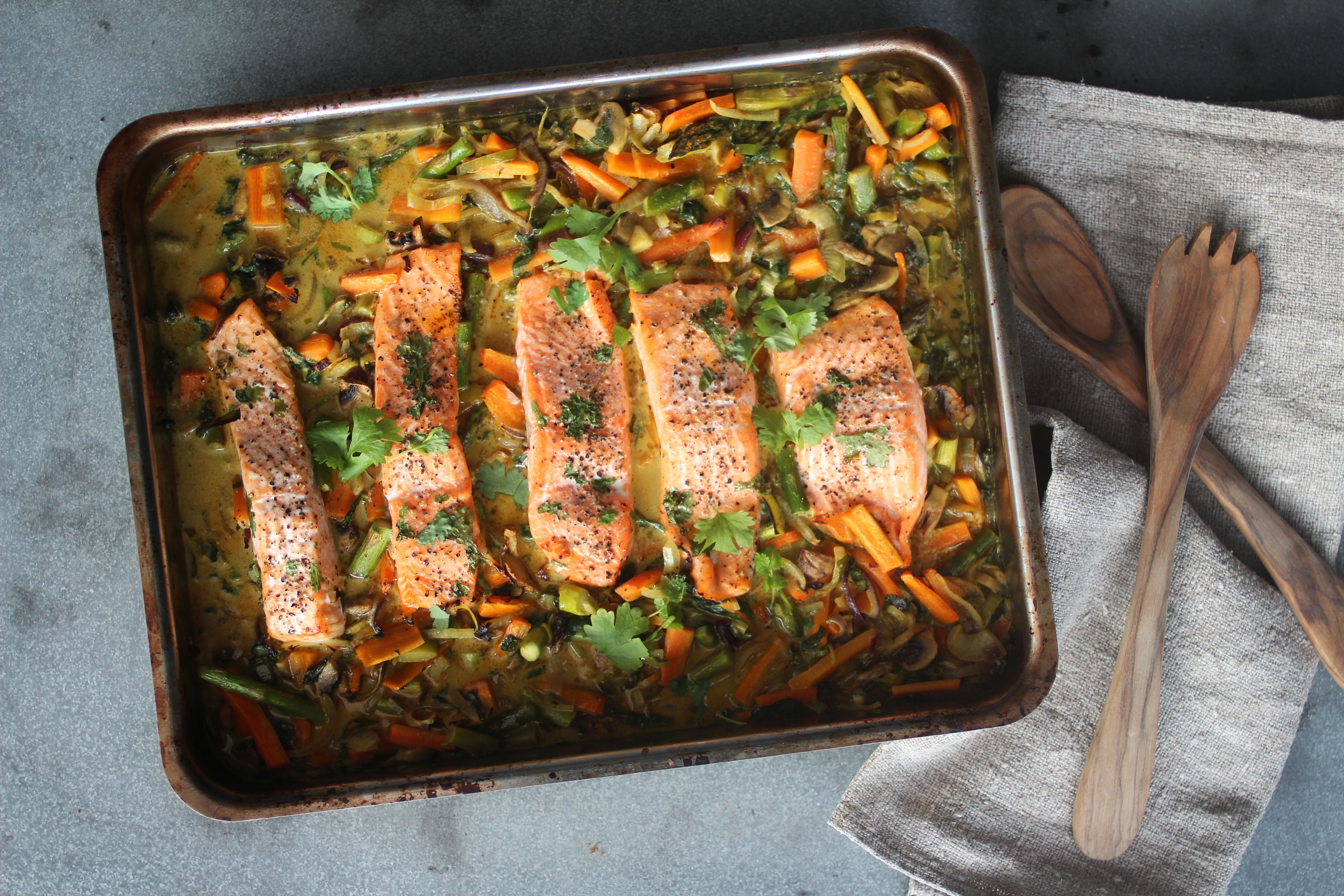 Laks i form med ingefær og karri